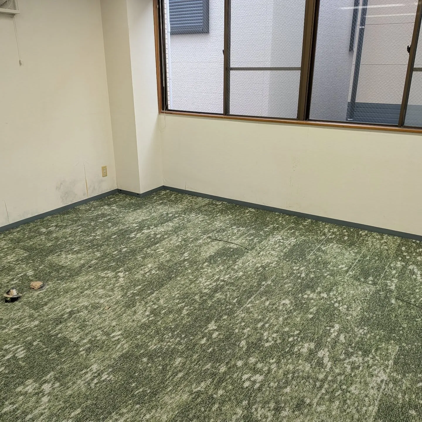 某事務所、タイルカーペット工事です。